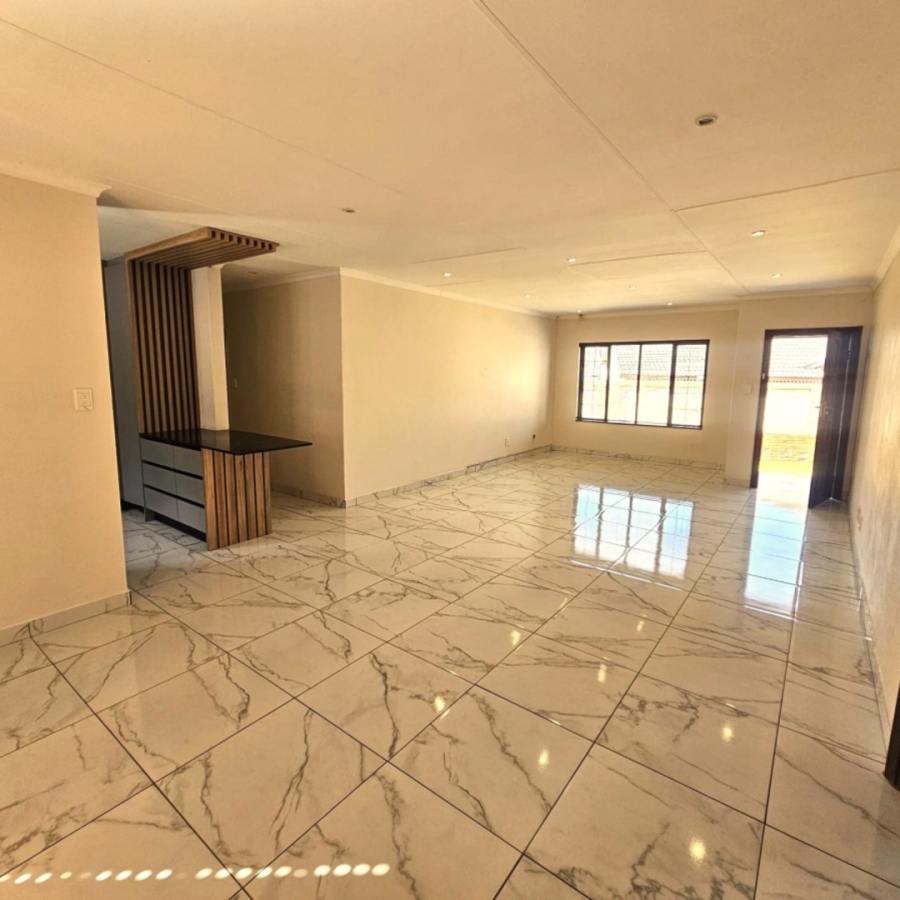 To Let 3 Bedroom Property for Rent in Safari Gardens North West